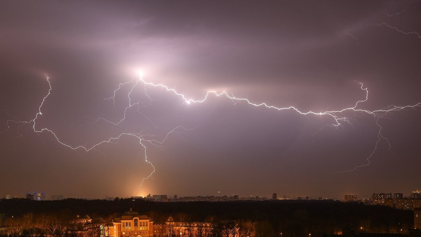 Спасатель Халилов рассказал о способах избежать удара молнии