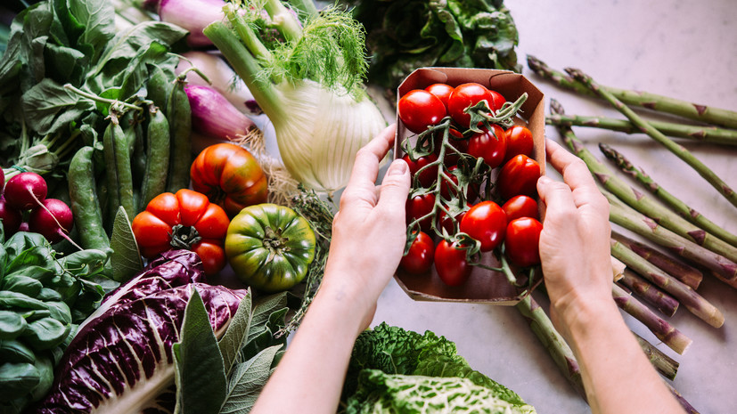 Диетолог Ткаченко: сезонные овощи и фрукты следует подготовить к употреблению
