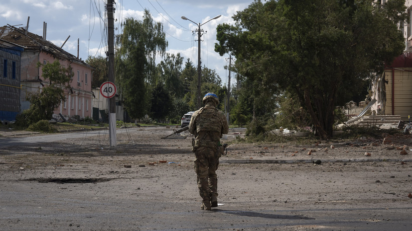 Порно толпой кончают в одну попу