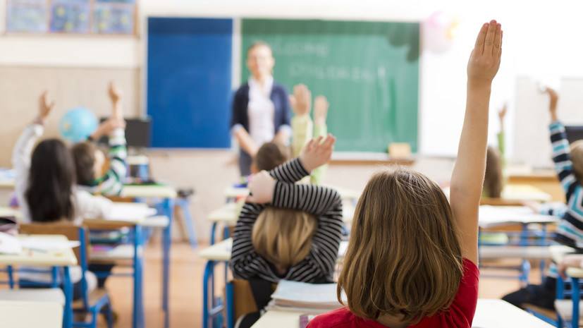 Свердловская область вошла в число лидеров по зарплатам педагогов