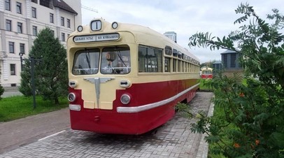 На Аллее Славы в Казани установили отреставрированный трамвай 1953 года