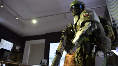 Макет военнослужащего ВС РФ в перспективной боевой экипировке с экзоскелетом