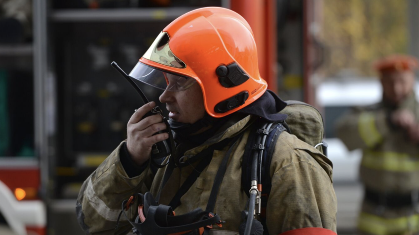 В Воронежской области на 2 тысячах «квадратов» горит склад с полипропиленом