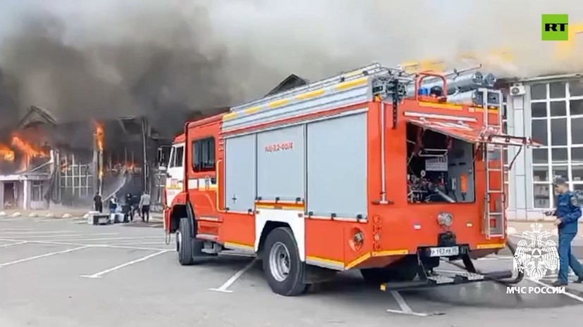 В выставочном центре в Дагестане произошёл пожар — видео