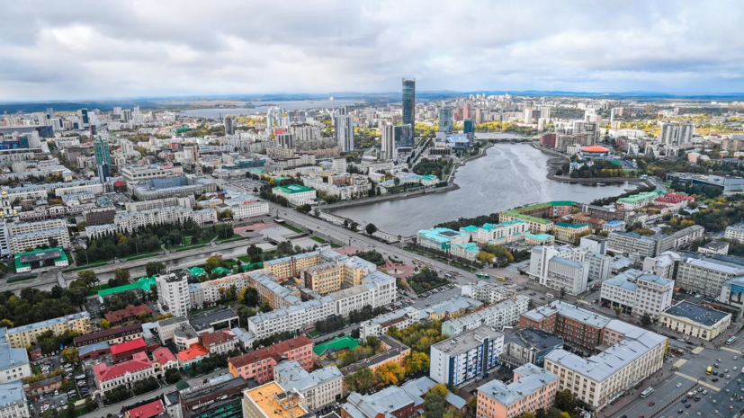 Россияне назвали Москву, Петербург и Екатеринбург лучшими городами для карьеры