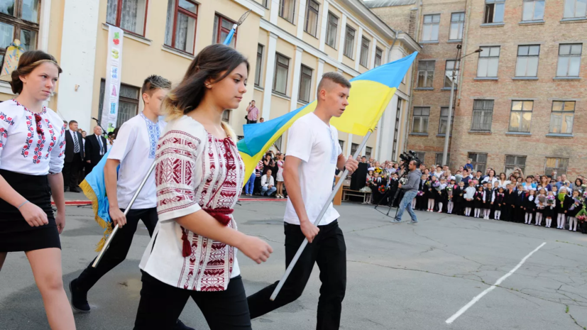 Минобразования Украины поддержало запрет на русский язык на переменах в школе