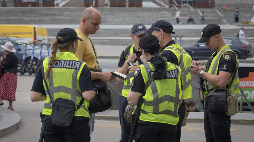 «СТРАНА.ua»: в ряде ТРЦ на западе Украины прошли рейды сотрудников военкоматов