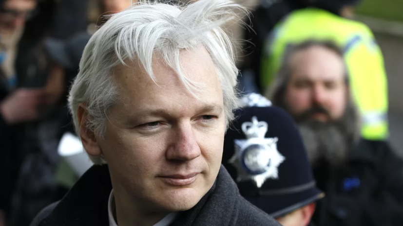 Отец основателя WikiLeaks рассказал, чем занимается Ассанж после освобождения