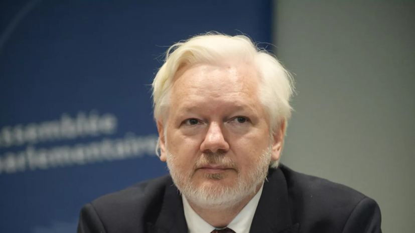 Отец основателя WikiLeaks рассказал о давлении СМИ в связи с преследованием сына