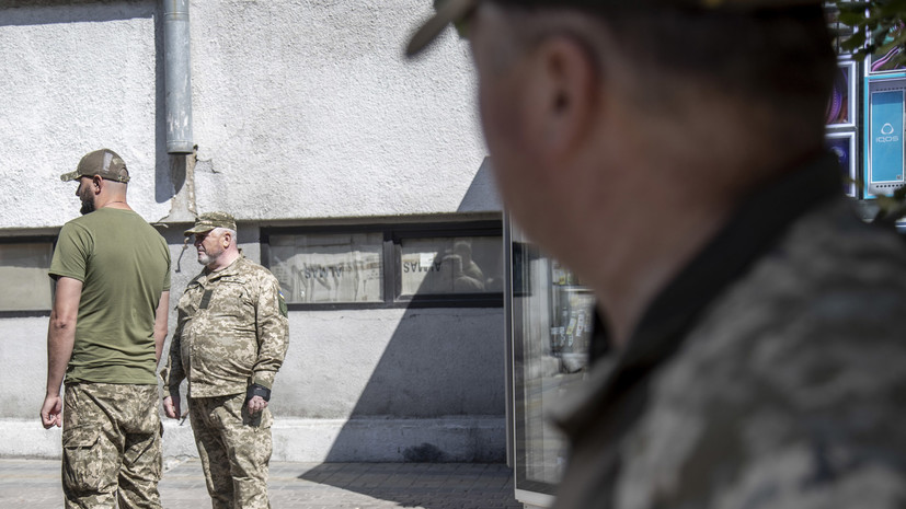 Троих сотрудников киевского военкомата задержали за снятие уклонистов с учёта