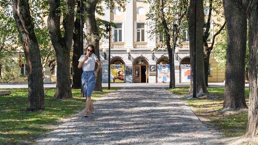 В Москве благоустроили территорию Всероссийского музея декоративного искусства