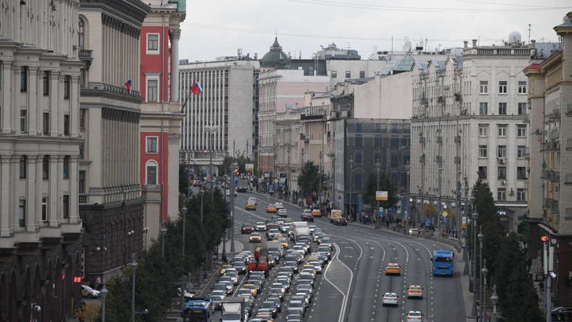 В Москве на Тверском бульваре загорелся чердак дома