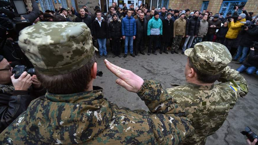 Не могут продлить отсрочку от мобилизации: у военкоматов на Украине огромные очереди