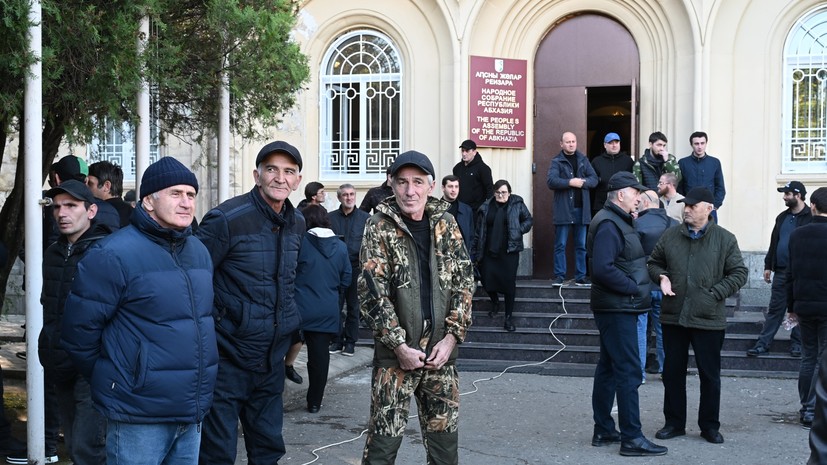 Бжания: оппозиция своими действиями может оставить Абхазию без света