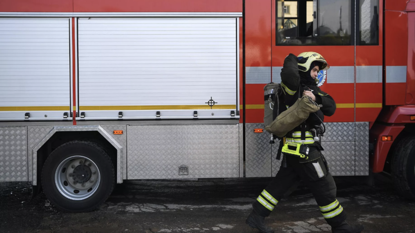 В Севастополе из-за пожара эвакуируют жителей многоэтажки