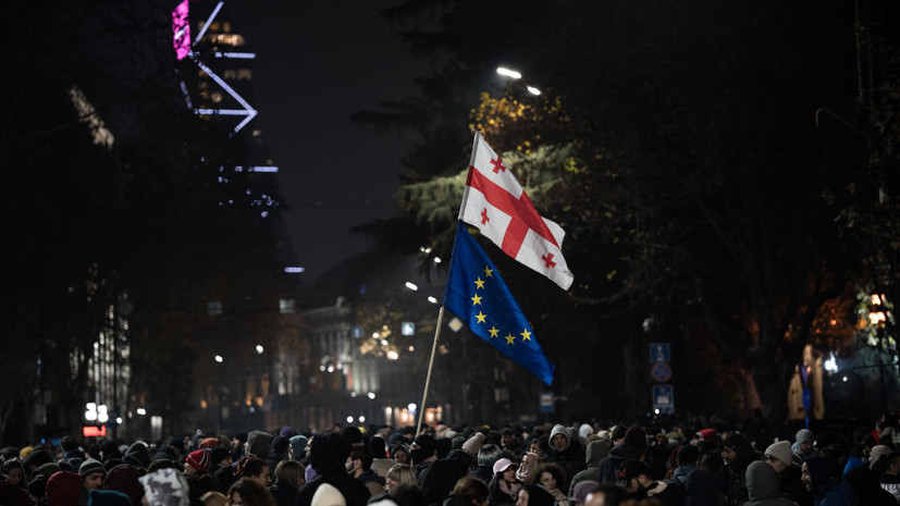 Протестующие перекрыли проспект в центре Тбилиси