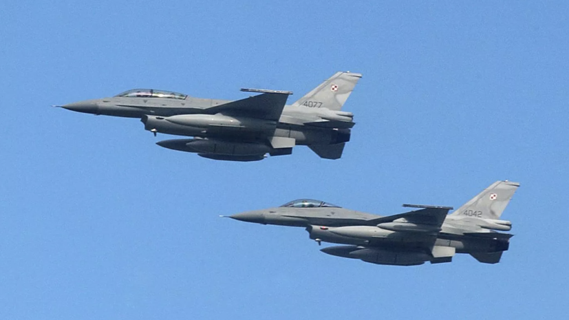 Польша подняла в небо авиацию из-за активности России