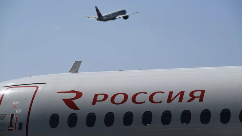 Причиной разгерметизации летевшего из Петербурга самолёта стал незакрытый люк