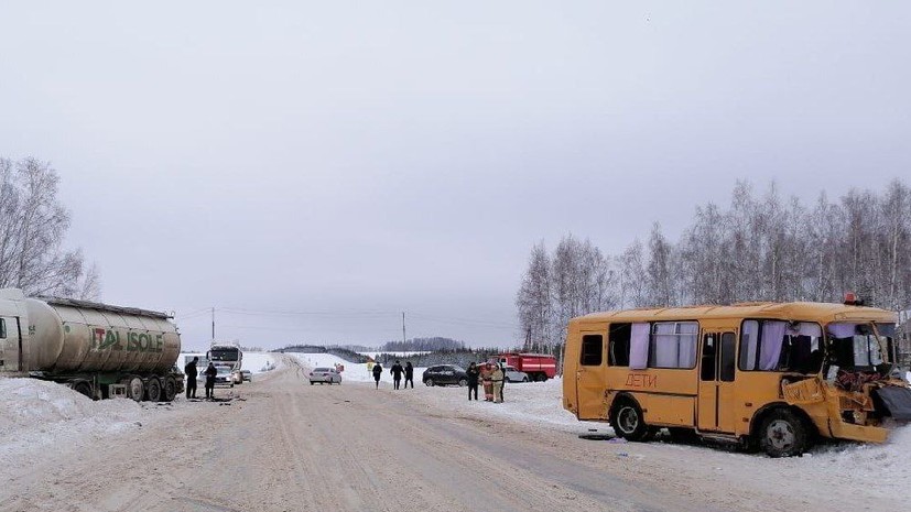 В Башкирии в ДТП со школьным автобусом и бензовозом пострадали семь человек