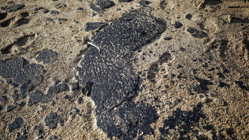 Повторные выбросы мазута обнаружили на Кубани после ЧП с танкерами