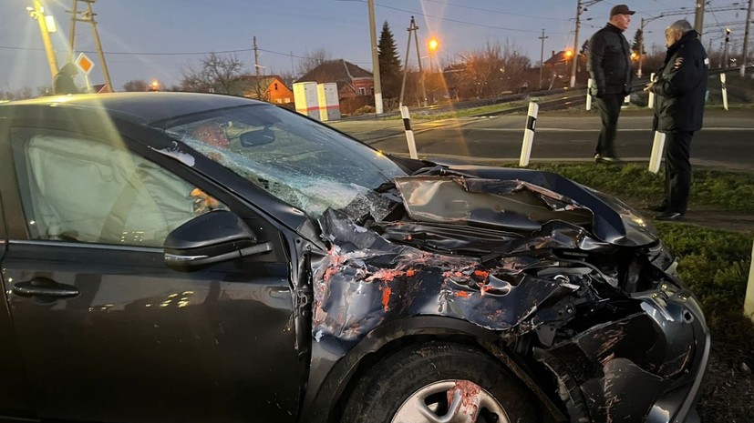 В Краснодаре произошло столкновение автомобиля с электричкой