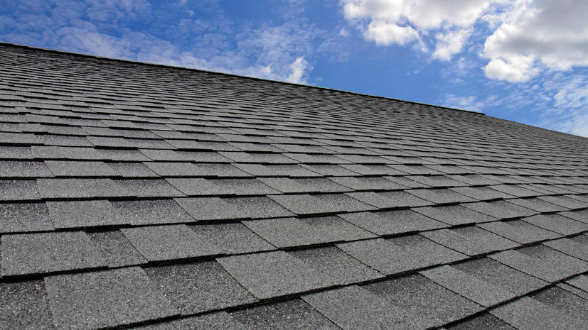 В загоревшемся здании военного госпиталя в Туле частично обрушилась кровля