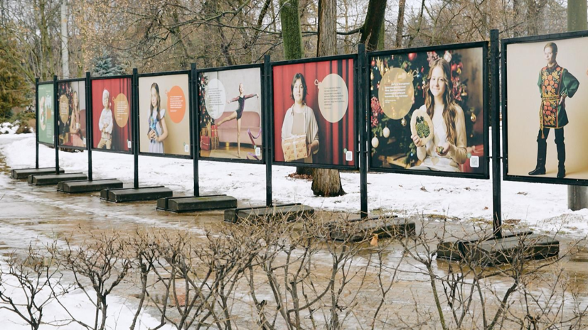 В парке «Сокольники» открылась фотовыставка «Добрая ёлка»