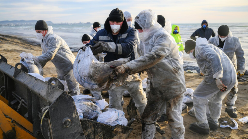 Для транспортировки откачанного мазута в Чёрном море выделят ещё 30 цистерн