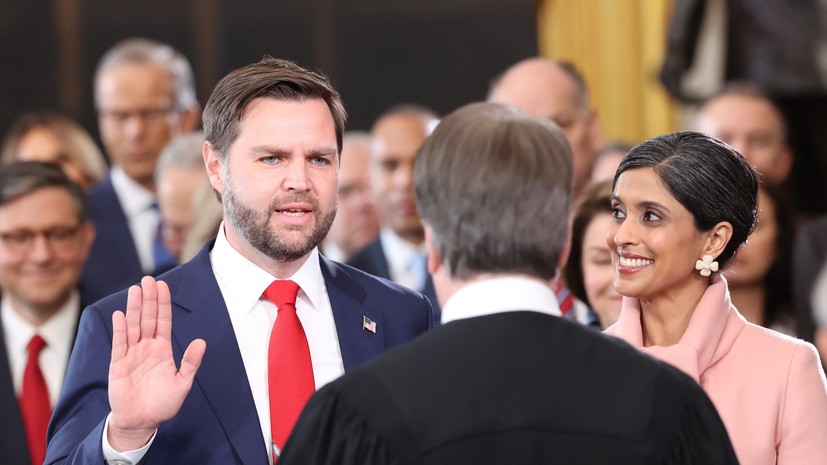 Джей Ди Вэнс принёс присягу перед вступлением в должность вице-президента США