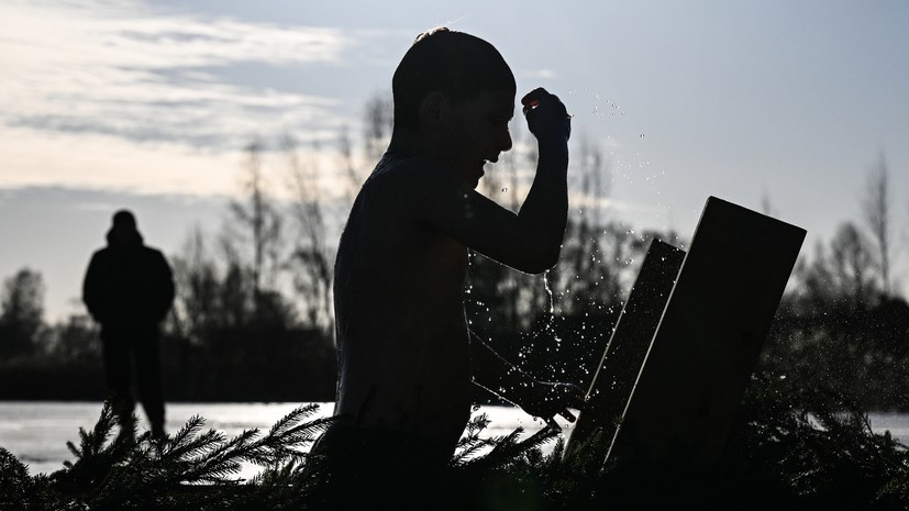 Участниками крещенских купаний в Подмосковье стали 100 тысяч человек