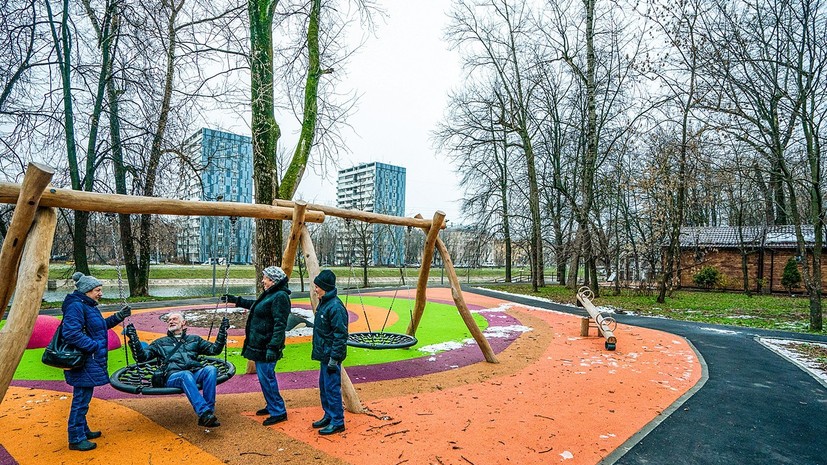 В Москве благоустроили два участка набережной Сходненского канала