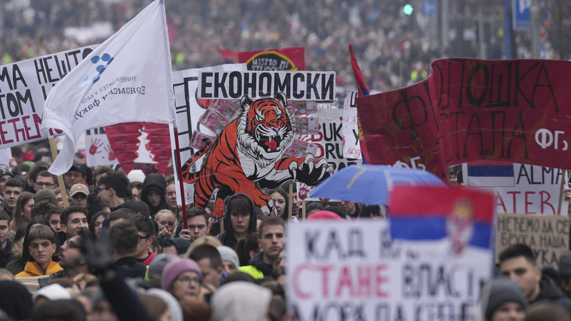 Протестующие в Сербии заблокировали крупнейшую транспортную развязку