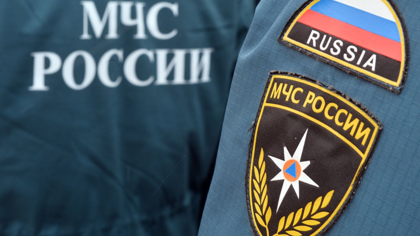 Более 100 т воды и пены сброшено на горящее на северо-западе Москвы здание