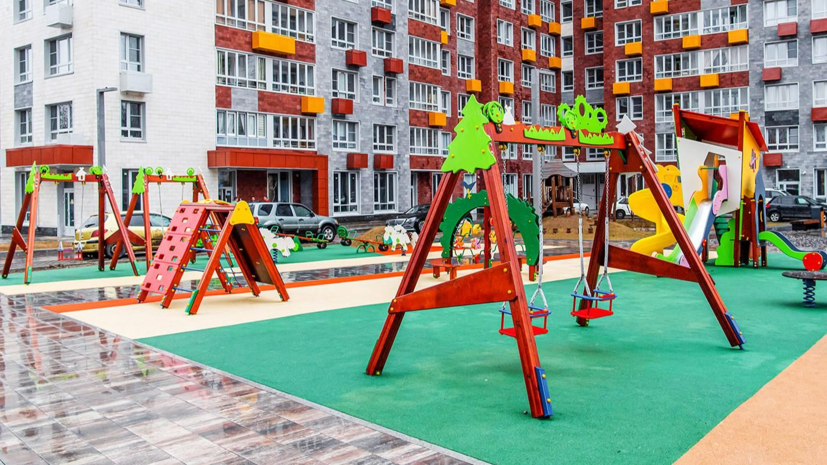 На западе Москвы обустроили 67 детских площадок возле новостроек