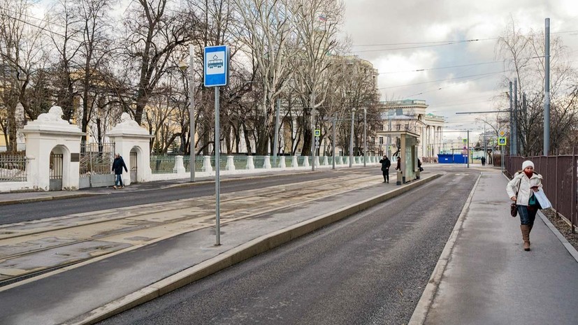 В Москве завершили первый этап благоустройства у станции метро «Достоевская»