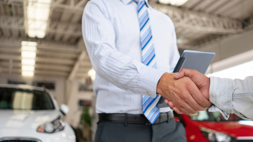 Автоэксперт Васильев: в России почти иссякли запасы популярных до 2022 года авто