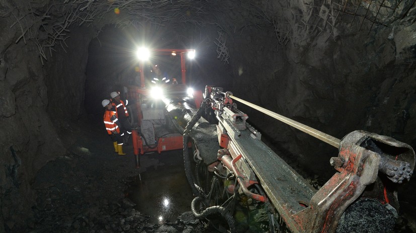 СК изымает документацию после обвала на шахте под Челябинском
