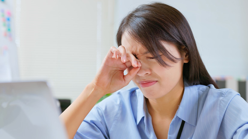 Врач Миргородская посоветовала не тереть глаза руками