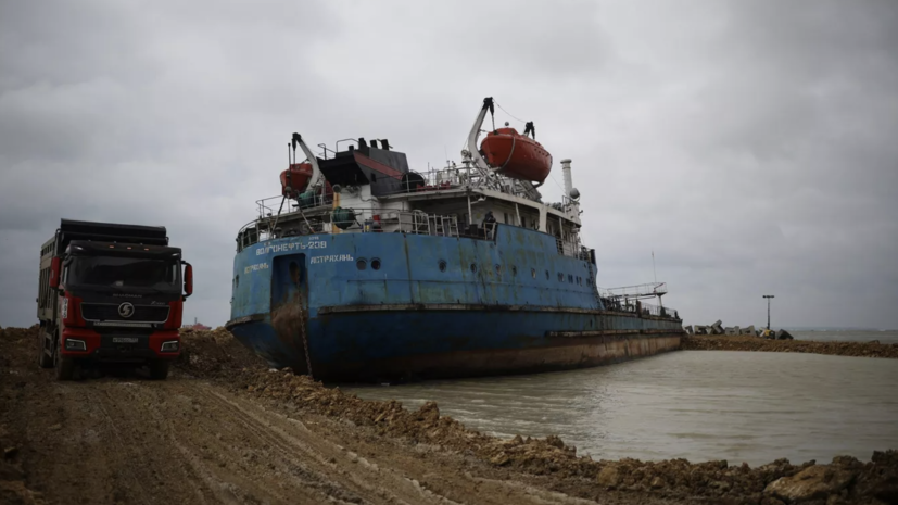 Корму танкера «Волгонефть-239» наполовину демонтировали