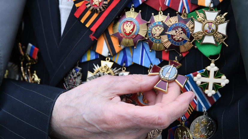 Власти Тюменской области поздравили ветерана Калиева с 99-летием