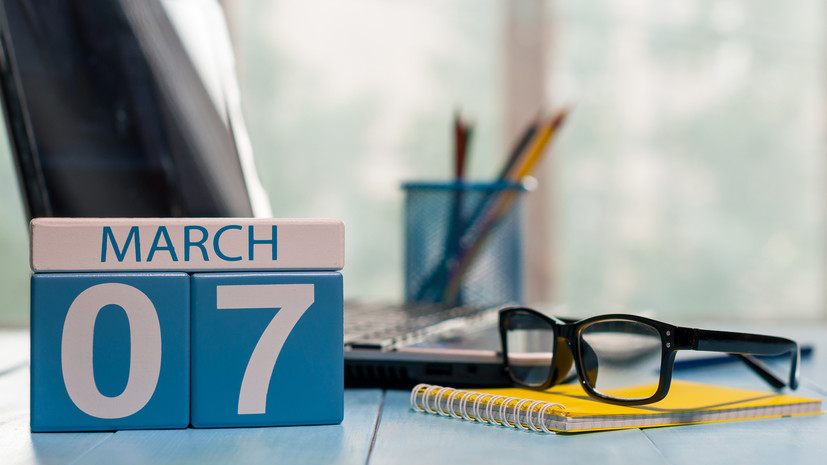 Россиянам посоветовали не планировать важные рабочие встречи на 7 марта