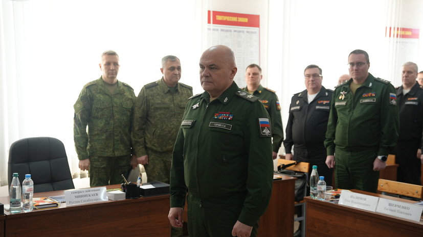 Первый замглавы МО России Горнин проверил финансовое обеспечение войск Ленинградского ВО