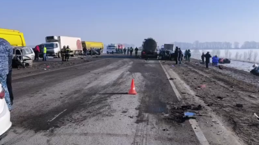 В результате столкновения 11 автомобилей под Курском погибли четыре человека