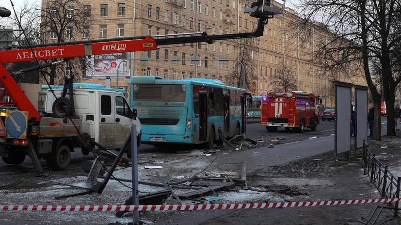 Сбитая автобусом в Петербурге женщина шла по тротуару в момент ДТП