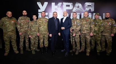 Премьерный показ «У края бездны» в кинотеатре «Октябрь» (Максим Фадеев и Сергей Белоус в центре)