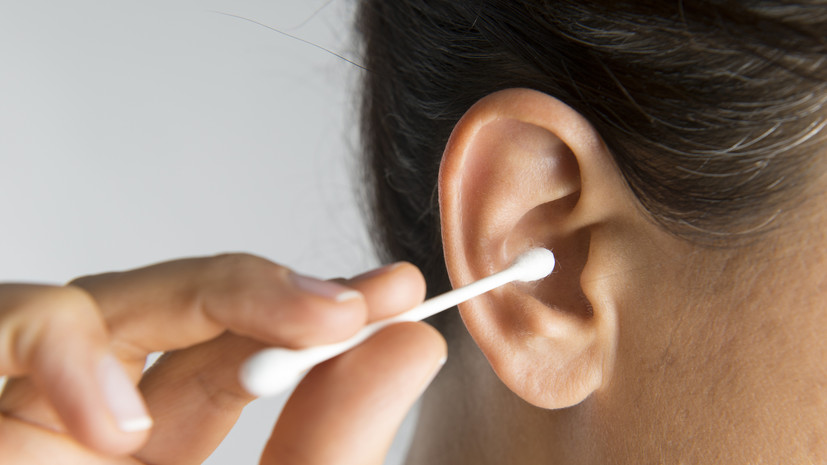Врач Харина: использование ватных палочек может ухудшить слух