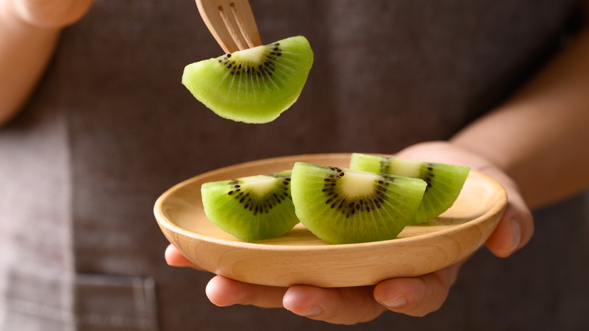 Диетолог Бобровский посоветовал употреблять киви в сыром виде