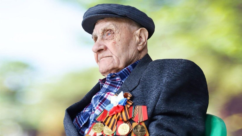 Губернатор Кондратьев поздравил ветерана Ефремова с 101-летием