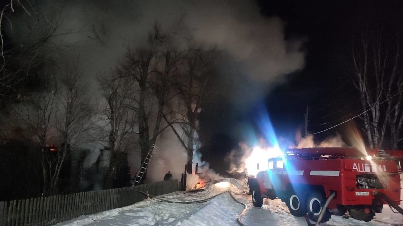 При пожаре в частном доме в Свердловской области погибли три человека