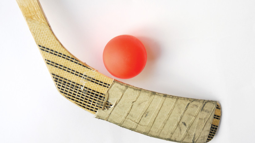 Игрока «СКА-Нефтяник» увезли со льда на скорой во время матча ЧР по хоккею с мячом